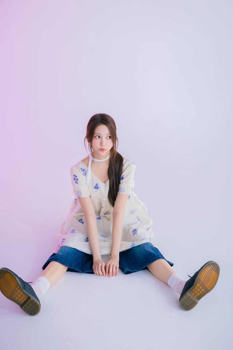 H2HCARMEN_INA's tweet photo. Wawancara #Hearts2Hearts x Nicola Japan - #CARMEN (3)

​Q. Apa makanan favoritmu?
​🌴: Kalau di Jepang, ramen.

​Untuk makanan dari negara asalku, Indonesia, aku suka Nasi Padang. Untuk makanan Korea, karena aku suka hidangan pedas, aku sangat suka tteokbokki. Aku juga suka banget dengan convenience store (toko kelontong) di Jepang, dan aku selalu merasa wajib makan Mochipuyo setiap kali ke sana! ♡

​Q. Pesan untuk para pembaca Nicola!
​🌴: Aku sangat senang bisa masuk di Nicola Net! Tolong undang kami lagi ya di masa depan. ♡

​Hearts2Hearts juga punya rencana aktivitas di Jepang ke depannya, jadi harap nantikan dan terus dukung kami, ya!