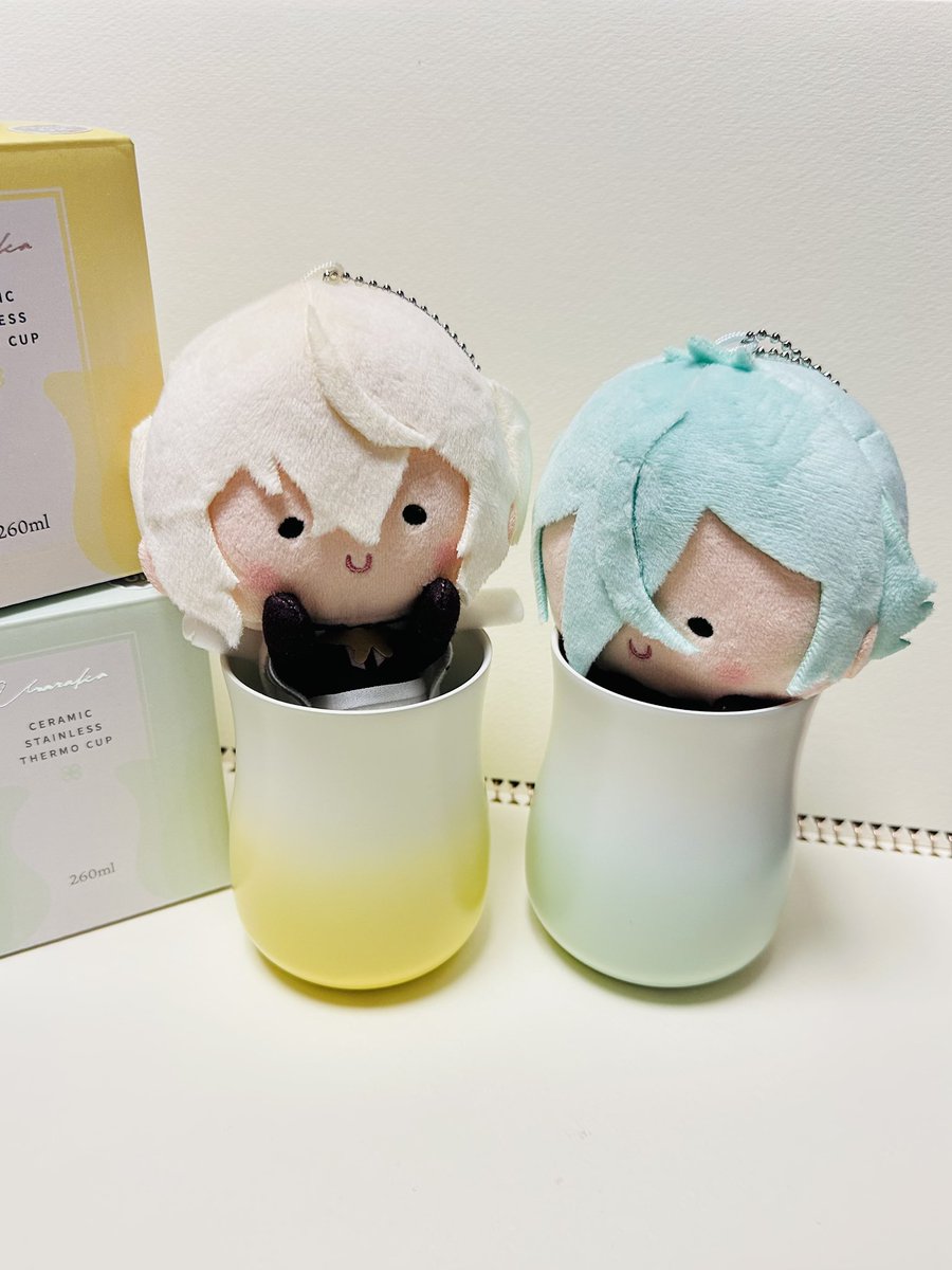 shikisaba's tweet photo. んまほっぺ兄弟、お迎えできました！
仕事帰りに「流石に無いだろう」と思いつつ地元唯一の取り扱い店に寄ってみたら「待っていたよ(^-^)」と言わんばかりの2振がそこに！今日の疲れ吹き飛んだね！
2枚目はあまりにも概念で購入したタンブラー https://t.co/WWKevRR6gH