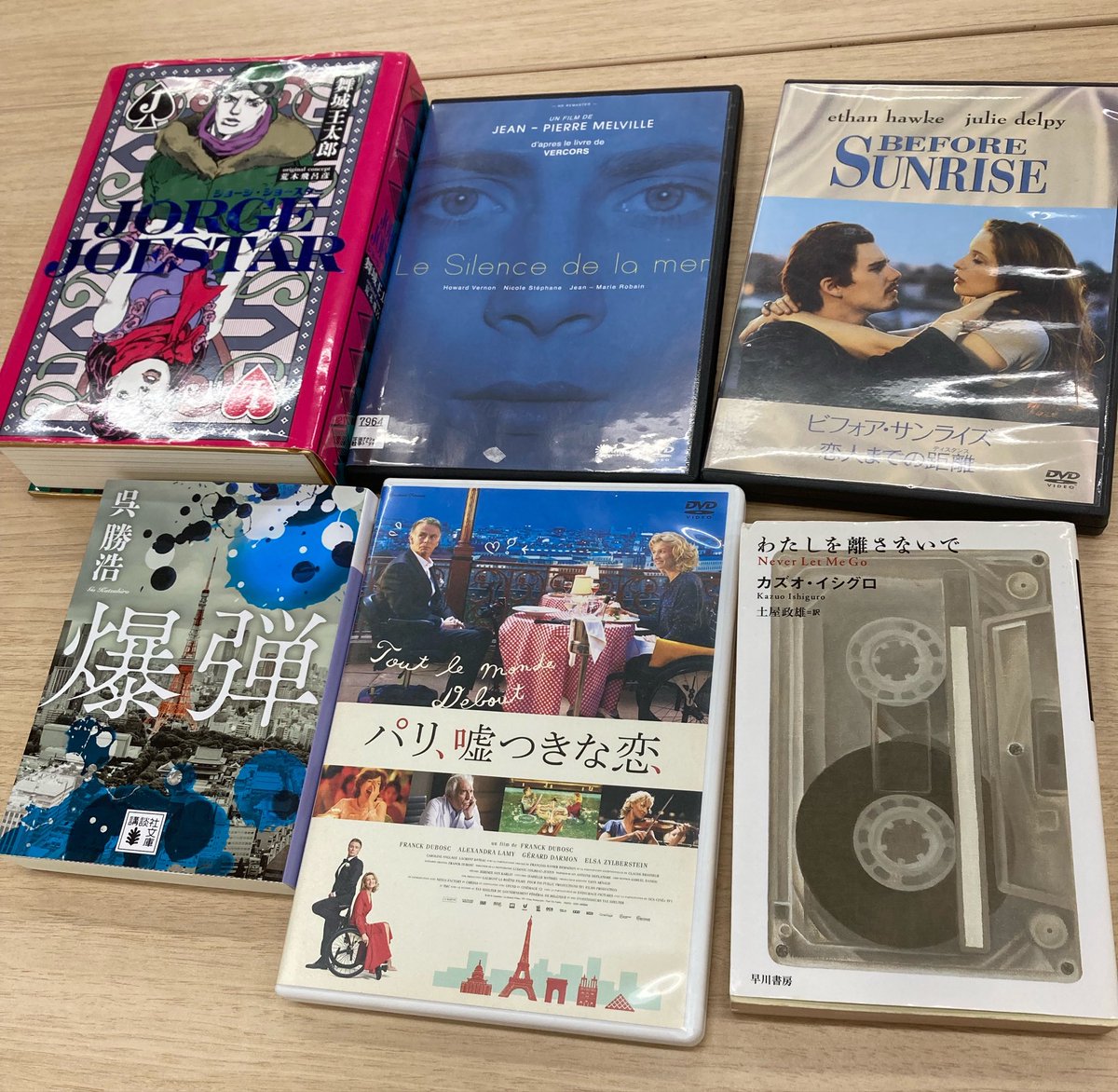 meidaidokusyo's tweet photo. 本日の読書会のトークテーマは「映画」でした。
映画を全く見ない人から授業サボっていく人まで様々でした🎞️ https://t.co/0xdzj2Bdnd