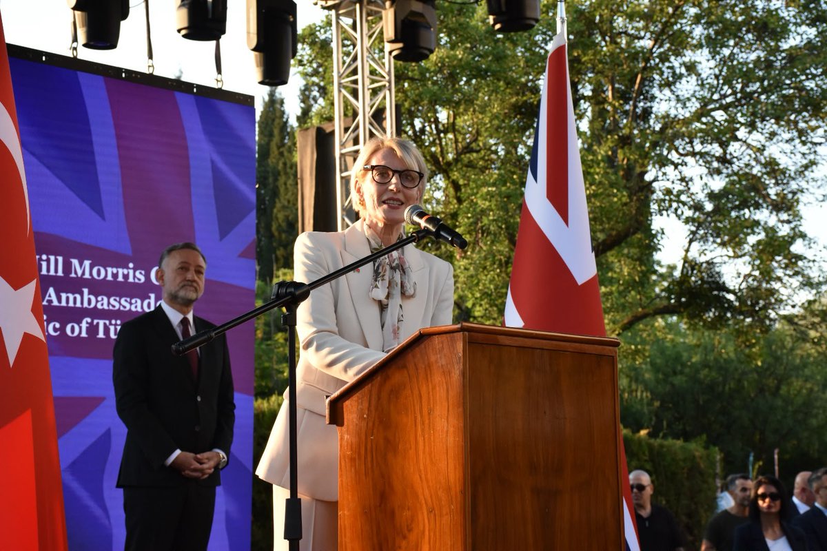 JillMorrisFCDO's tweet photo. +Ülkelerimiz arasındaki güçlü 🇬🇧🇹🇷 stratejik ortaklığını kutlama fırsatı bulduk. Bunun özünde halklarımız arasındaki kalıcı dostluklar ve bağlar yatıyor. Resepsiyonumuza katıldığı için Dışişleri Bakan Yardımcısı Sayın Levent Gümrükçü'ye @LGUMRUKCU çok teşekkür ederim. https://t.co/KTvH13uLzd
