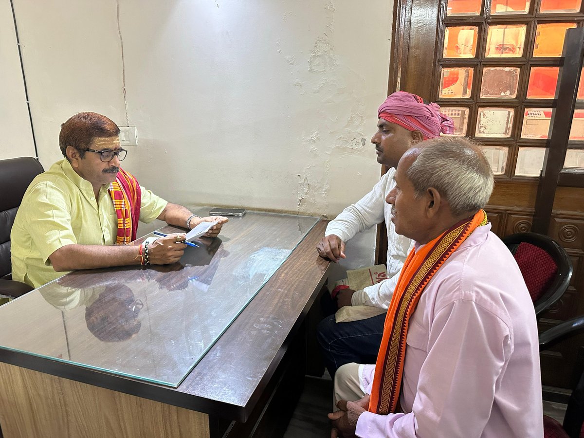 NeelkanthAd's tweet photo. काशी । आदरणीय प्रधानमंत्री @narendramodi जी के संसदीय जनसंपर्क कार्यालय वाराणसी पर जनसुनवाई किया ।
@PMOIndia https://t.co/WtToJE3XWz