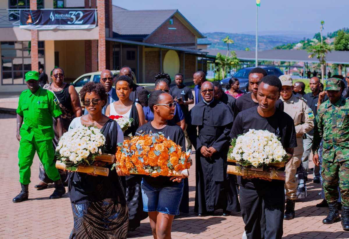 Ngoma_College's tweet photo. #Kwibuka32: Aka kanya muri @Ngoma_College , turi kwibuka ku nshuro ya 32 Jenoside yakorewe Abatutsi muri Mata 1994, byumwihariko abahoze ari abakozi n'abanyeshuri b'icyahoze ari ETO KIBUNGO. 

Twibuke twiyubaka. https://t.co/xP489A01aF