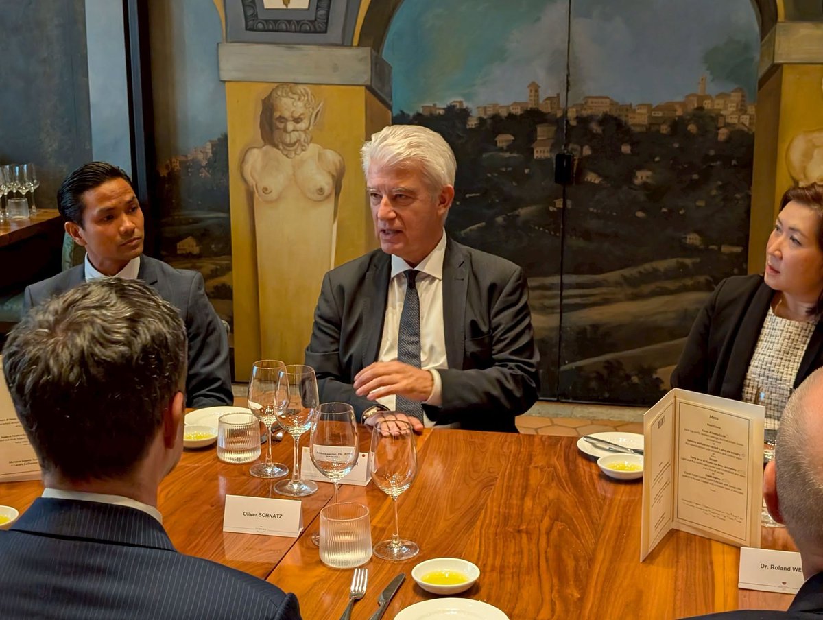 GermanThaiChamb's tweet photo. #GTCC Board members hosted a farewell luncheon for
@GermanAmbTHA Dr. Reichel.🙏Thanks for his dedication to strengthening 🇩🇪🇹🇭relations &amp; supporting the bilateral business community, and for @GERinThailand's close cooperation. Wishing him all the best for his future endeavors. https://t.co/pW36Ws0byC