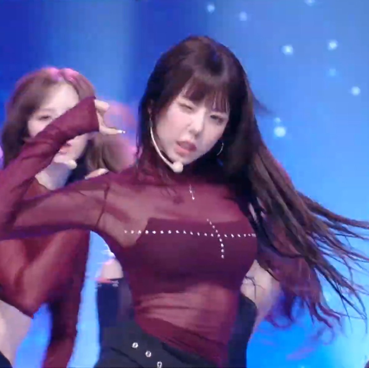 s2_rine's tweet photo. Sad girl Hyerin🧎🧎 https://t.co/qkUD7WIXhj
