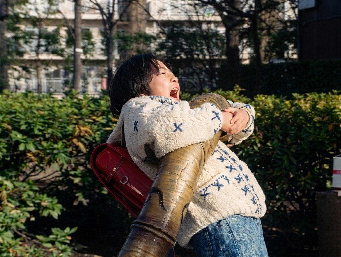 Shinkajuu's tweet photo. うわーっ！お兄ちゃーん！怖いよ！

お兄ちゃん助けてーっ！怖いよー！

お兄ちゃーん！うわあああーーーっ！

ヂュルヂュル...ゴックン

哀れ幼い由美ちゃんはゴーマ怪人の紐男爵に地中に引き摺り込まれて
頭から丸呑みにされてしまった https://t.co/enBHFOlRbJ