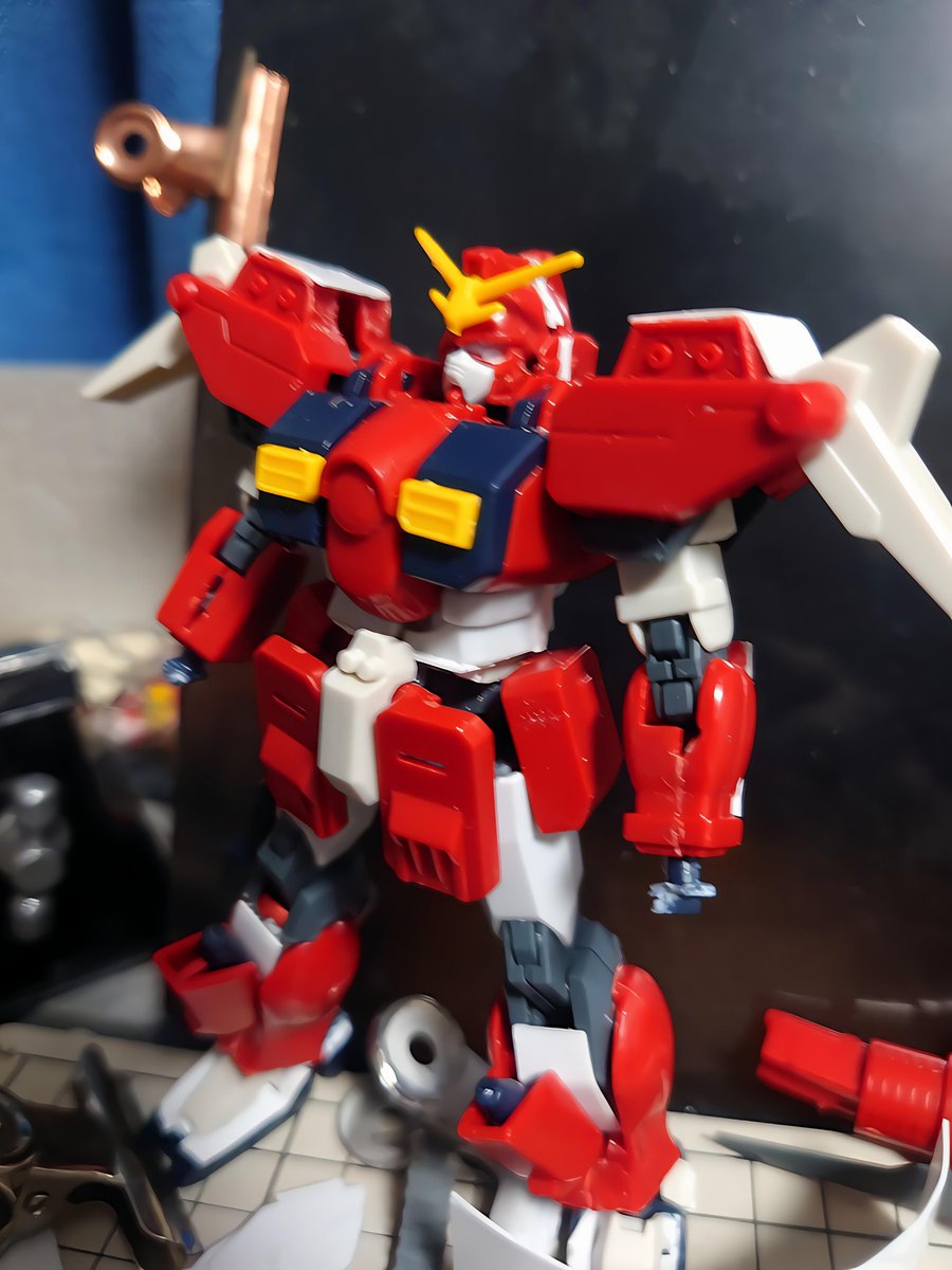 Rouari's tweet photo. 旧キットガンダムレオパルドデストロイ改修、本体周り終了。バスターの肩のバインダー形状良いのを活かしたいと思いそのまま取付。ひとまずこれで一旦休止。神戸FD合わせの工作に戻らないと💦
#ガンプラ https://t.co/CvHlwfOAw1
