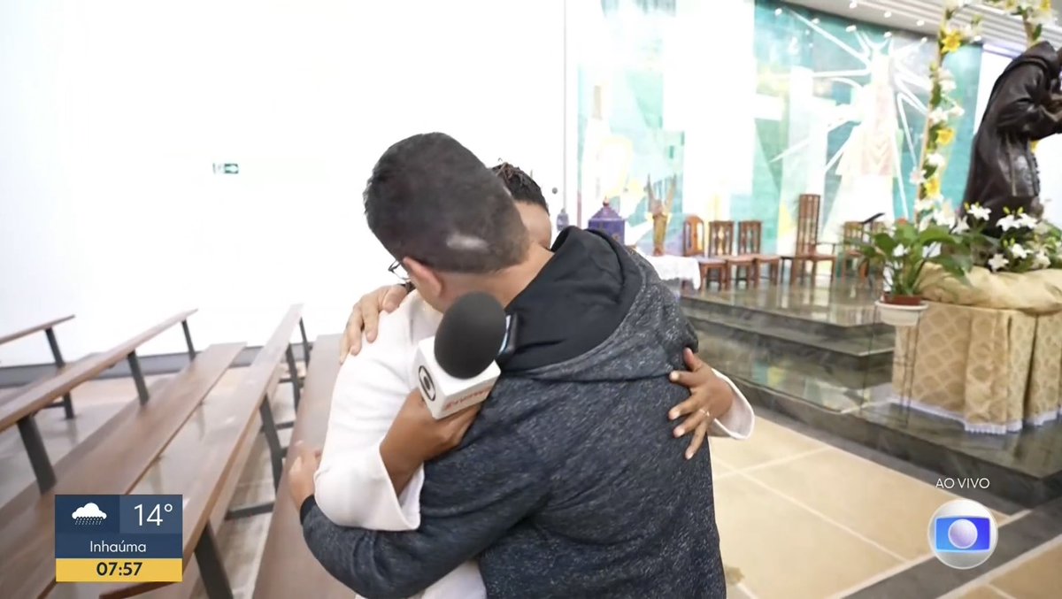 realkael_'s tweet photo. A repórter Luana Nunes sendo pedida em casamento agora ao vivo no #BDMG https://t.co/aq8fimLTTV