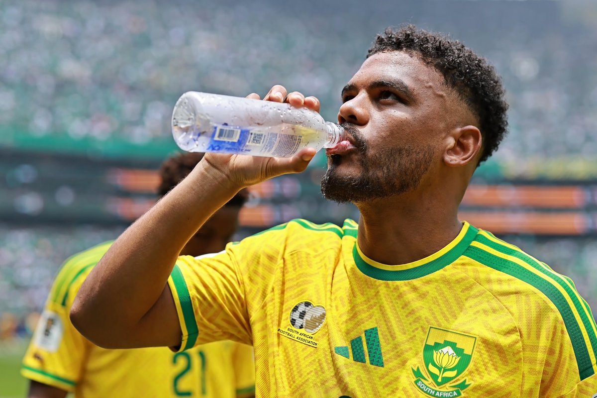 ActuFoot_'s tweet photo. 🚨 Lors de Mexique 🇲🇽 - 🇿🇦 Afrique du Sud, l’arbitre a dû faire attendre les joueurs lors de la pause fraîcheur CAR LA CHAÎNE FOX ÉTAIT ENCORE EN COUPURE PUB. 😱

Le jeu a finalement repris alors que la chaîne Fox diffusait toujours des annonces. 🥶

Ces pauses fraîcheur n’ont d’ailleurs rien à voir avec la santé des joueurs mais sont là pour LES PUBS. 😬

🗞️ @Romain_Molina