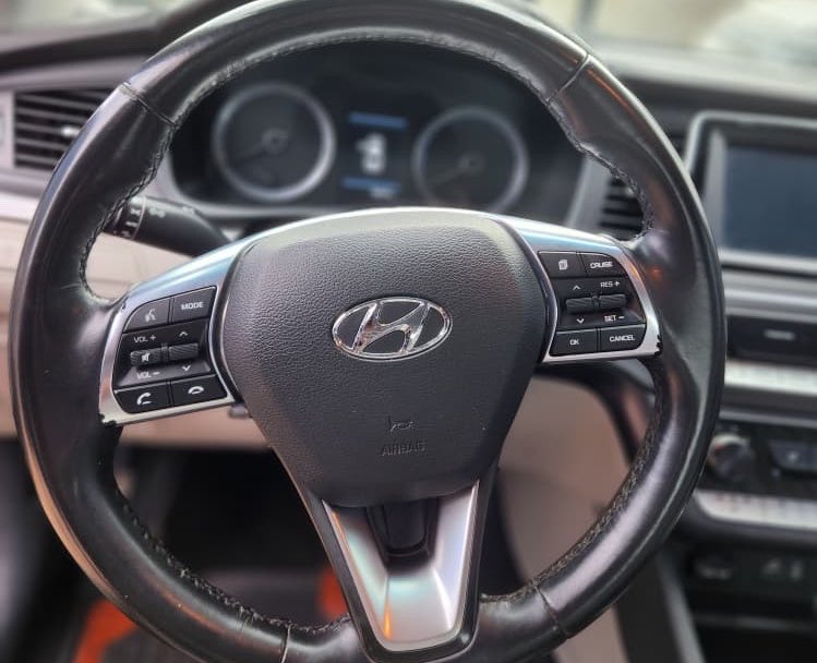 JimmyAnimashaun's tweet photo. 2018 Hyundai Sonata For Sale 

Status: Foreign Used

Mileage: 96,000

Specs: 2.4L 4Cylinder | 185HP 

Price: N17,500,000  
Location: Lagos, Nigeria

100% Accident Free

DM for more Info @RevverseDirect https://t.co/XhMGPLNzIP