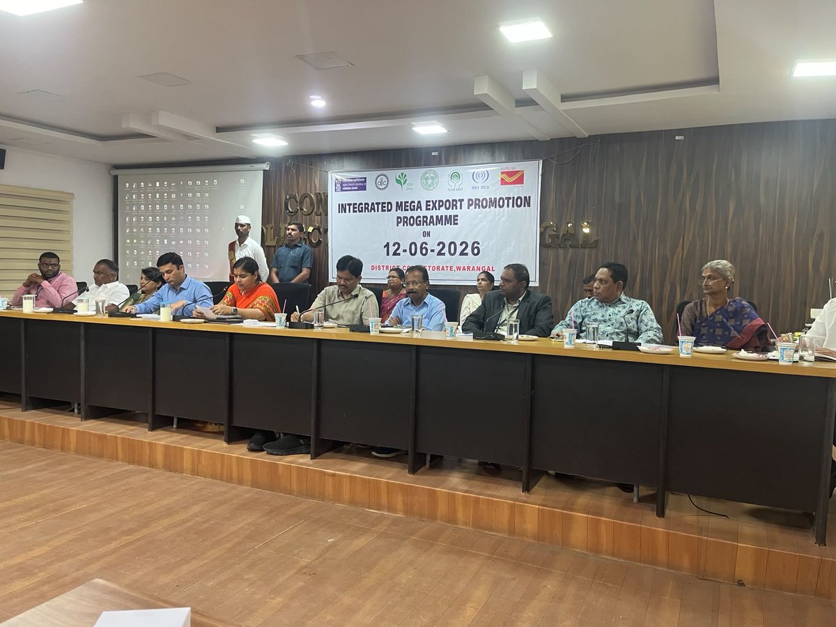 DirectorofInds's tweet photo. District Level Export Promotion Committee meeting, chaired by District Collector, Warangal, and Integrated Mega Export Promotion Programme were held today. Officials from DGFT,C&amp;EP, NABARD,APEDA,ECGC, Warangal Chamber of Commerce and Agriculture &amp; Horticulture Depts participated. https://t.co/kJoLuWLYf2
