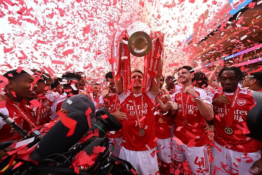 R083RT073's tweet photo. @CFCboogs2 Keep dreaming of your murky, cheating past. That's so you will have.

As we all know, whatever you did means nothing and never did.

Here's a reminder of the Champions of England.

💯 Genuine 😉😘

Enjoy https://t.co/3BUb4h0Cl1