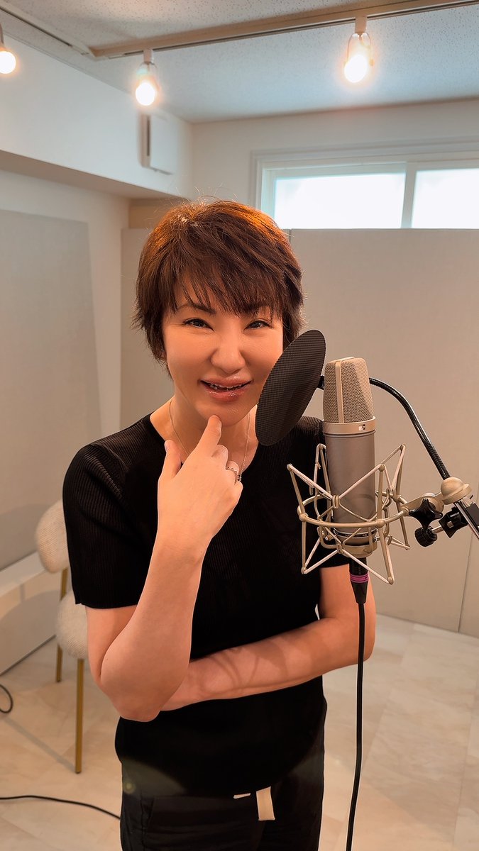 kohmi's tweet photo. 🎹✨
また素晴らしいアーティストさんへのプロデュース楽曲が進行中。今日はアレンジャーとスタジオにこもって、
詰めて、詰めて、詰めきりました。🎼ひとつ音を足し、
ひとつ景色を広げるたびに、楽曲の世界観がどんどん立体的に。完成がますます楽しみです。🌌🎧
A new song I'm producing for an amazing artist is taking shape. ✨Spent the day deep in the studio.polishing every detail.The world inside the song just got bigger. 🎼🌌
#制作中 #音楽のある日常
#InTheStudio #MusicProducerLife