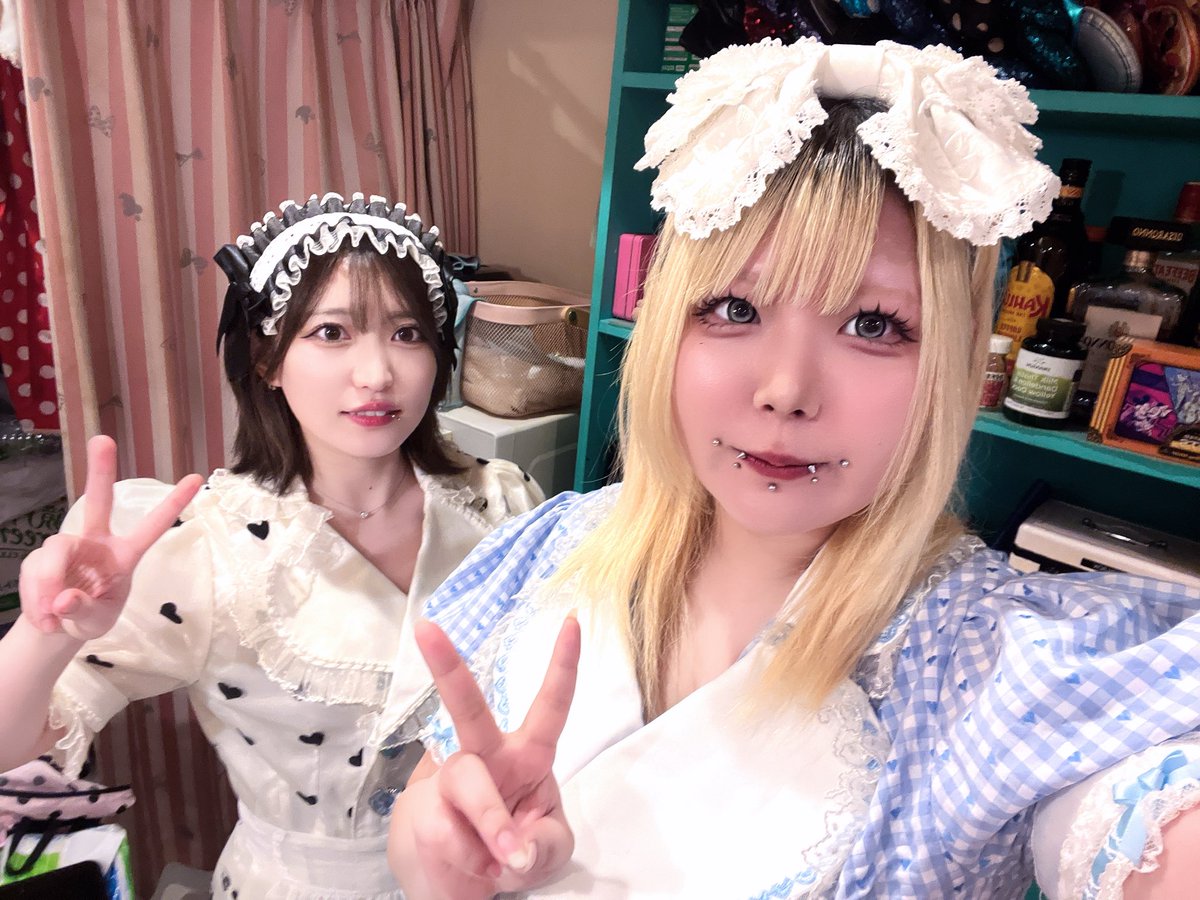 BAR__CANDY's tweet photo. CANDYオープン🌸
ゆえ@_cool__dog_ ムア@muagomi ツーオペ！
お通しは厚揚げとトマトとしらすの甘辛炒め🍅

むしむしするねー！いっぱいお酒を飲もう！よろしくお願いします！ https://t.co/mHZTkwphF7