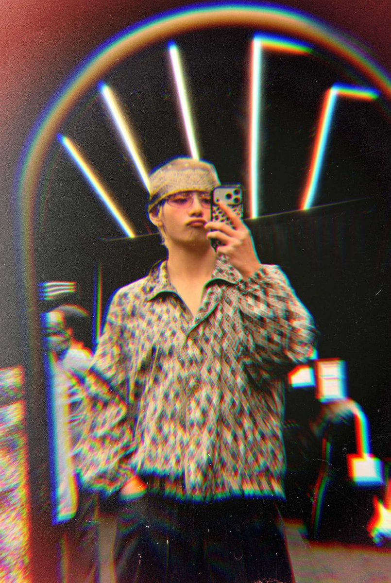 winewthefsa's tweet photo. ☘︎
          certified lover boy, certified professional model photographer. https://t.co/YTiE5FyiYJ