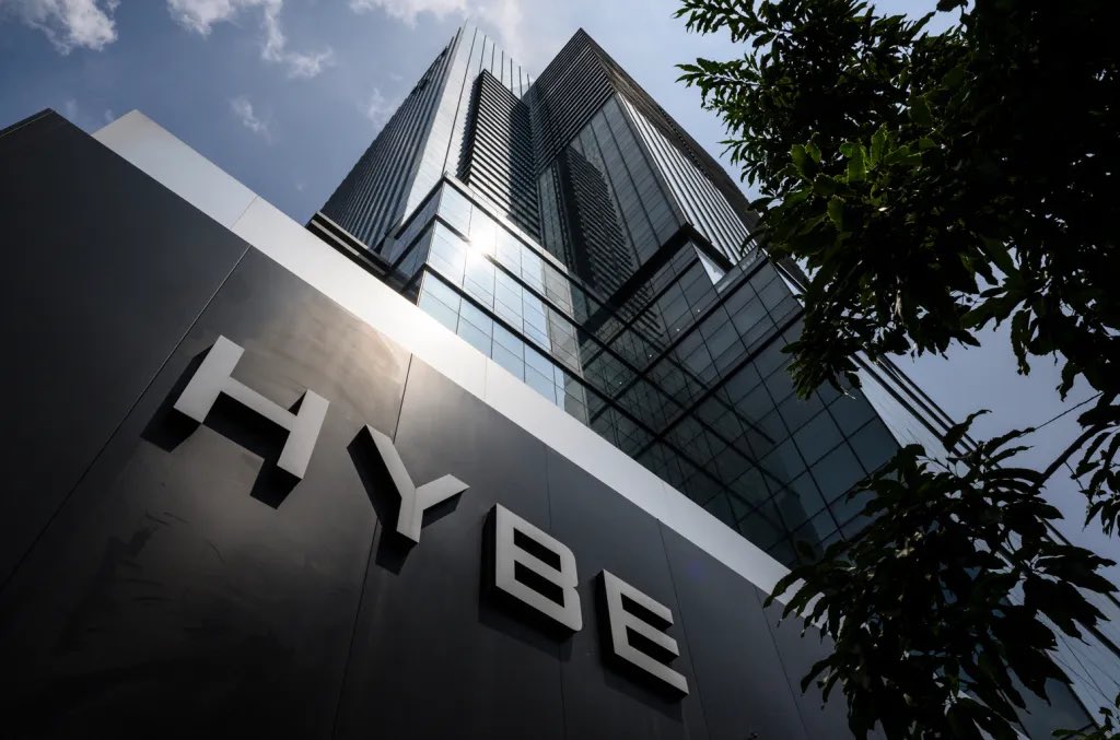 cloudyrisotto's tweet photo. 🚨 ÚLTIMA HORA

Emplastro assina oficialmente contrato como trainee da HYBE Co. Ltd. https://t.co/kcK5SxX3G6