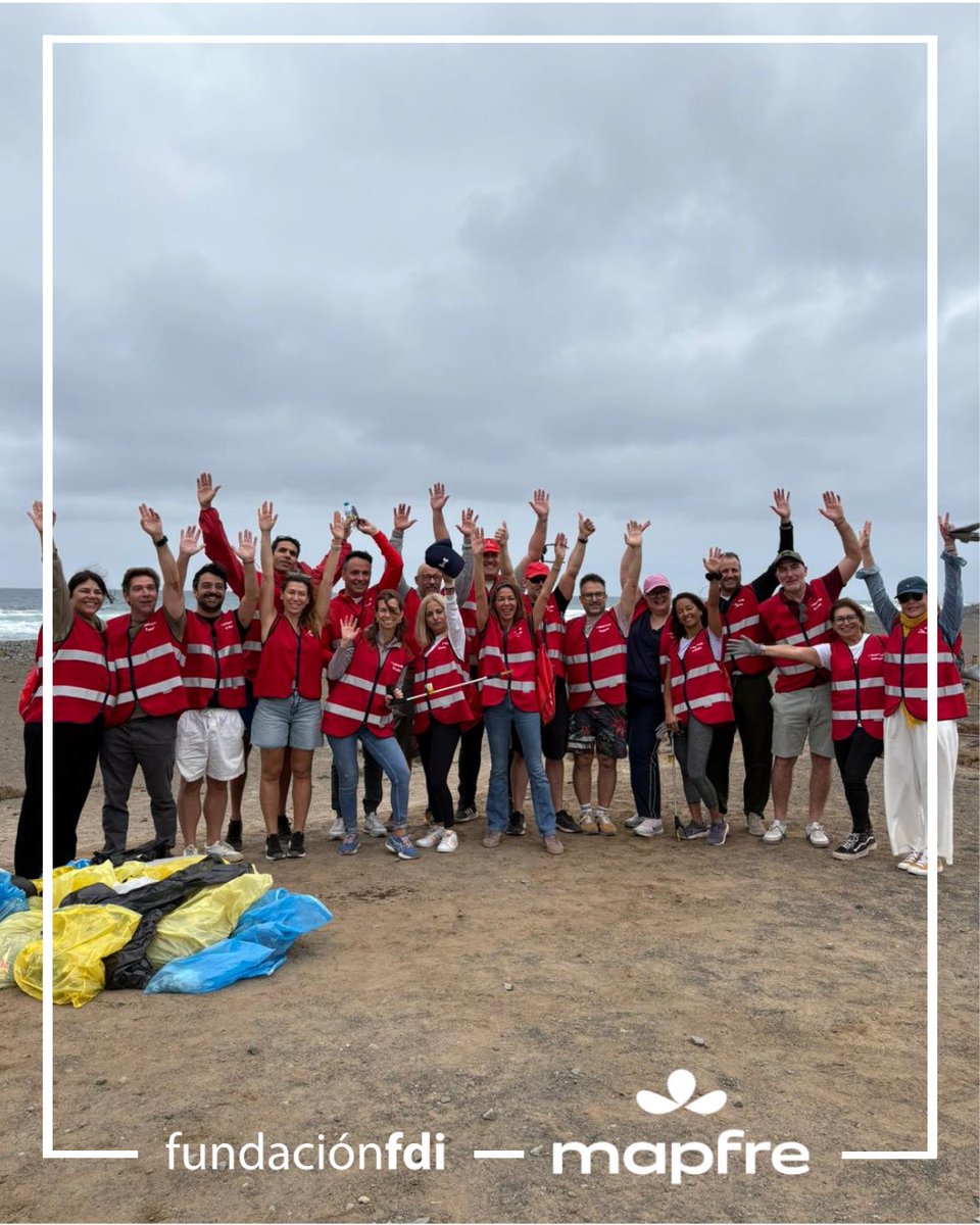 FDIfundacion's tweet photo. Con motivo del Día Mundial del Medio Ambiente, nos unimos a @fmapfre en una jornada de recogida de residuos en la playa de Bocabarranco, en Gran Canaria.

Porque cuidar del medioambiente es una responsabilidad compartida, gracias @fmapfre por sumaros ❤️♻️

#MedioAmbiente https://t.co/vJ9hJ0yXnx