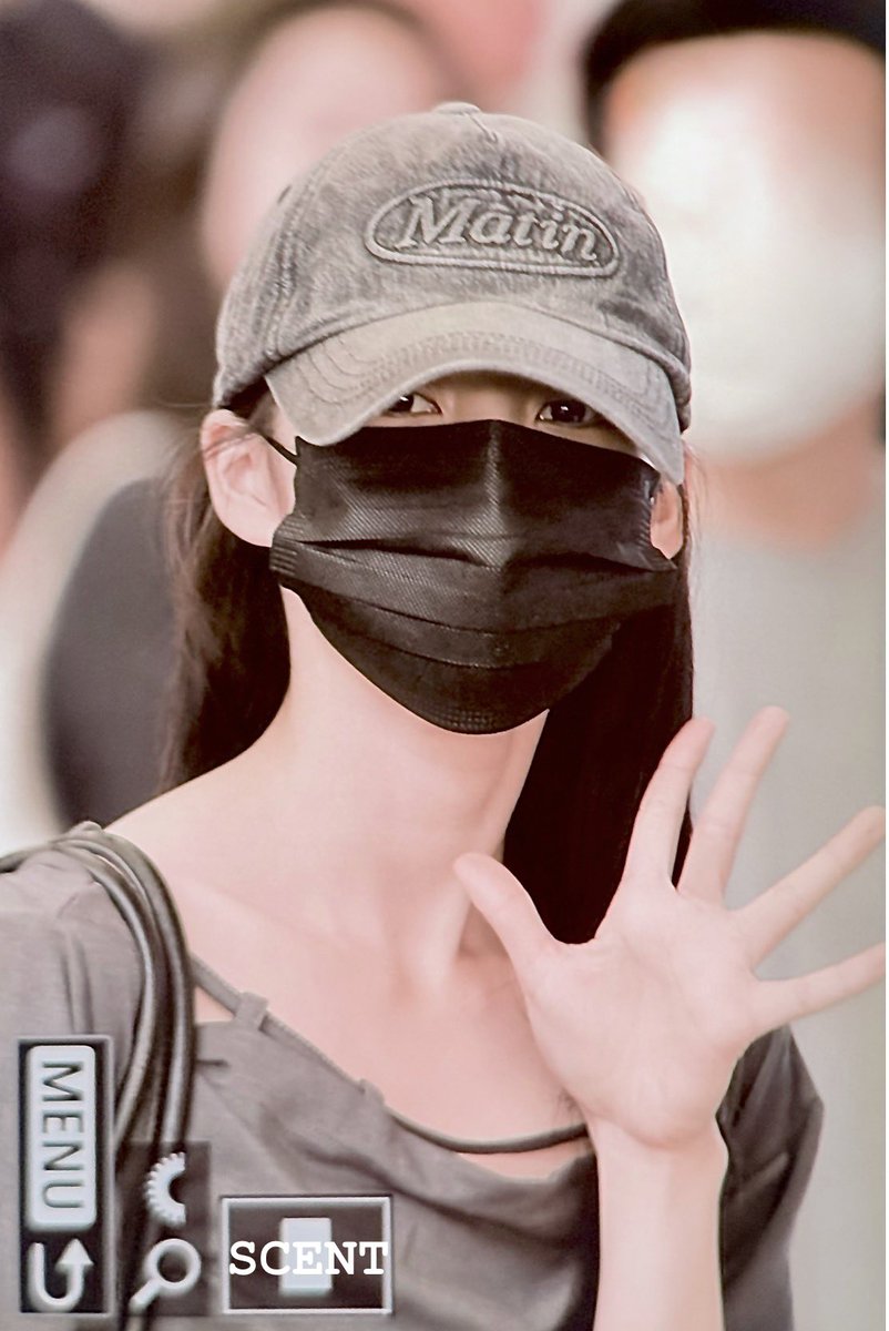 RESCENE_SCENT's tweet photo. 260612 출국
preview. LIV #2

리뿌챙겨가길 잘했다
#RESCENE #리센느 #リセンヌ 
#LIV #리브 #리뿌왔숑 #リブ https://t.co/fUBbGYRt2u