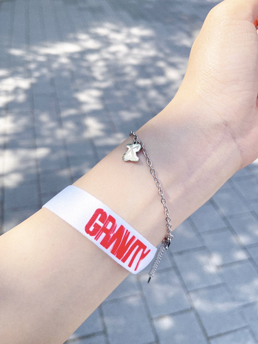 1215_manic's tweet photo. 엠디 팔찌도 선예매 팔찌도 넘 예쁘당💞 https://t.co/EIVtoYJMcd