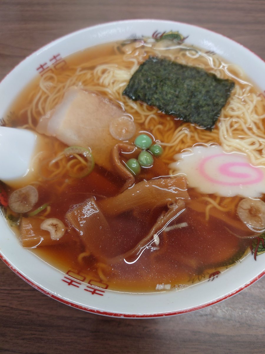 cd_ibdfighter's tweet photo. 今日の昼飯は久しぶりに食べたくなった老舗のラーメン🍜

細麺の醤油味であっさりしてて美味しかった✨ https://t.co/3w3HZp6j6h