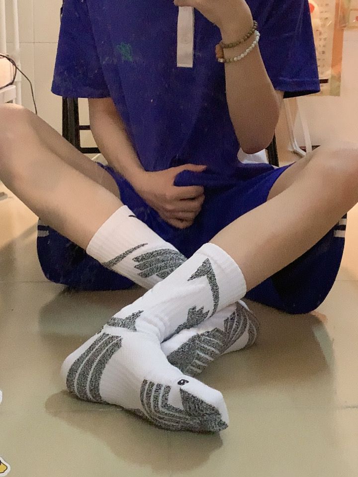 WMM2006's tweet photo. 喜欢的话帮我转转叭 #校服 #白袜 https://t.co/z0DjteZ6uD