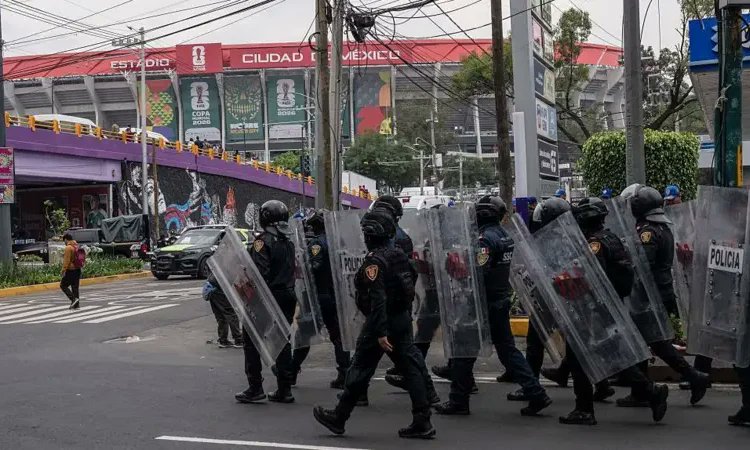thetowerpost's tweet photo. Mexico City Celebrates World Cup Kickoff Amid Protests Over Disappearances https://t.co/d2JphNVtOe https://t.co/bDL0ojxCzG