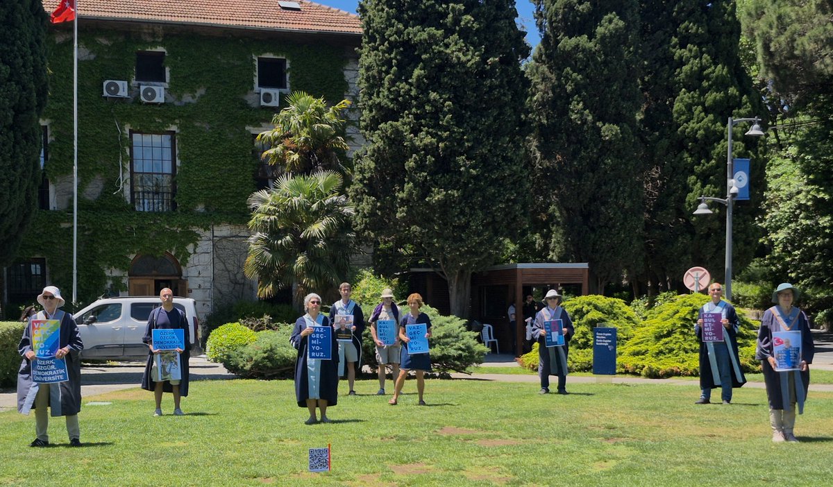yunusunbabasi's tweet photo. 10 Haziran 2026 Boğaziçi Üniversitesi Akademisyenleri Nöbeti no. 1327. Direnişin 6. yılı/1984. günü @UniBogazici #KabulEtmiyoruzVazgeçmiyoruz
June 10, 2026 Bogazici University Faculty Vigil #1327/6th year/1984th day of the resistance @unibogazici_en #WeDoNotAcceptWeDoNotGiveUp https://t.co/JcIBr71LGt