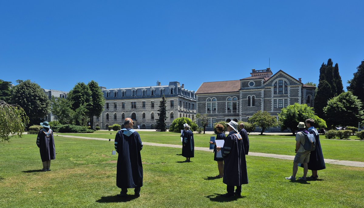 yunusunbabasi's tweet photo. 10 Haziran 2026 Boğaziçi Üniversitesi Akademisyenleri Nöbeti no. 1327. Direnişin 6. yılı/1984. günü @UniBogazici #KabulEtmiyoruzVazgeçmiyoruz
June 10, 2026 Bogazici University Faculty Vigil #1327/6th year/1984th day of the resistance @unibogazici_en #WeDoNotAcceptWeDoNotGiveUp https://t.co/JcIBr71LGt