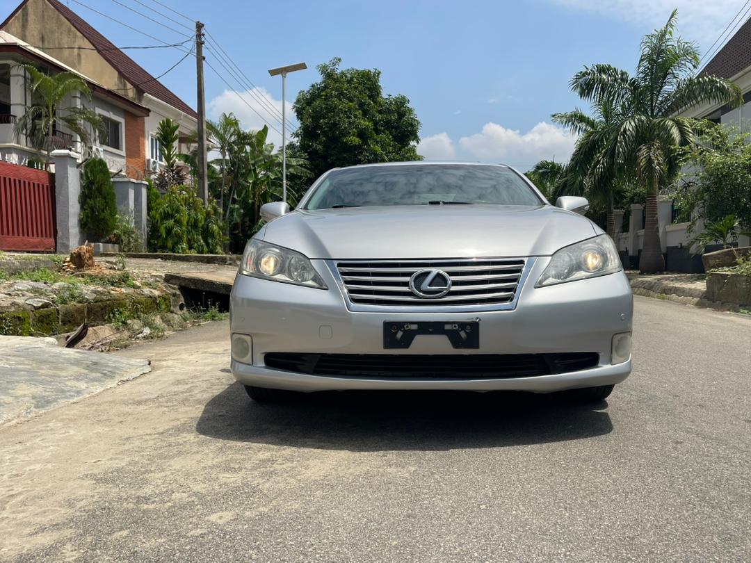 Ever_Vee2's tweet photo. Just in🚨🚨🚨!
Foreign used 2012 LexusES3500 going for just 
12.5 million naira,  A 2026 entry.

Interested, DM for more📍 https://t.co/xoGJKo2jhW