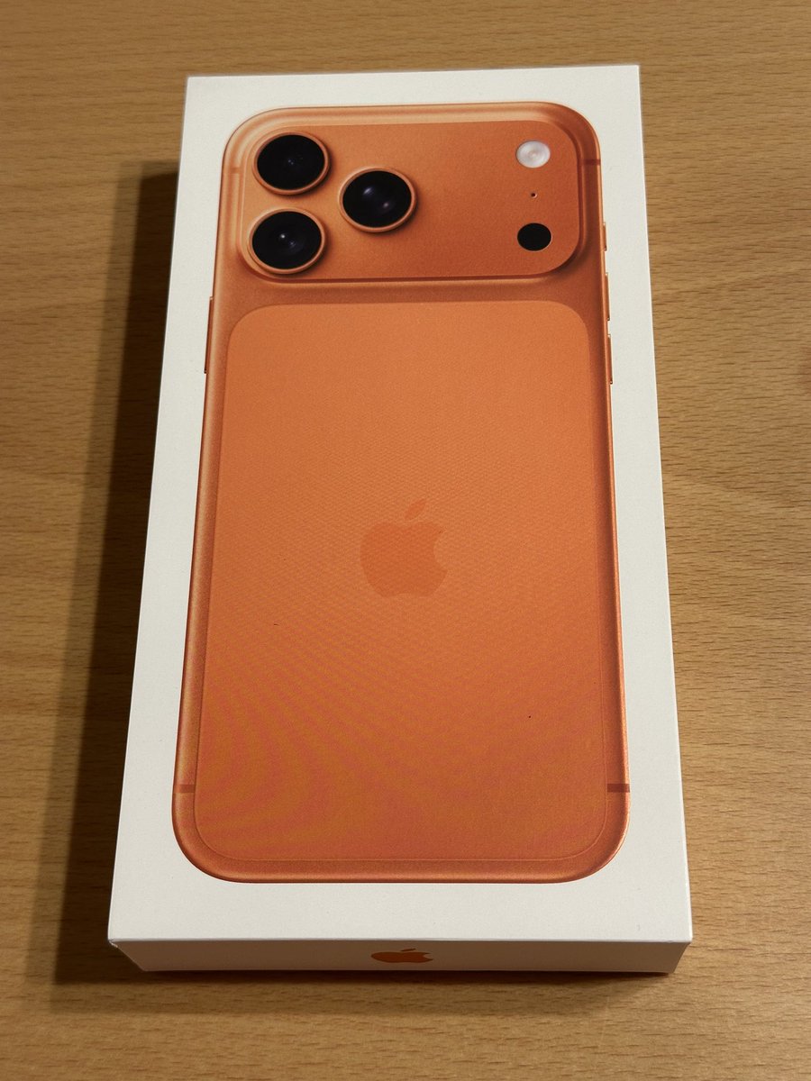 mkwave2's tweet photo. iPhone14promaxのストレージパンパンだったから17promax購入
ストレージ問題なければ買い替える必要無かったのに😩 https://t.co/thY3HQurAe