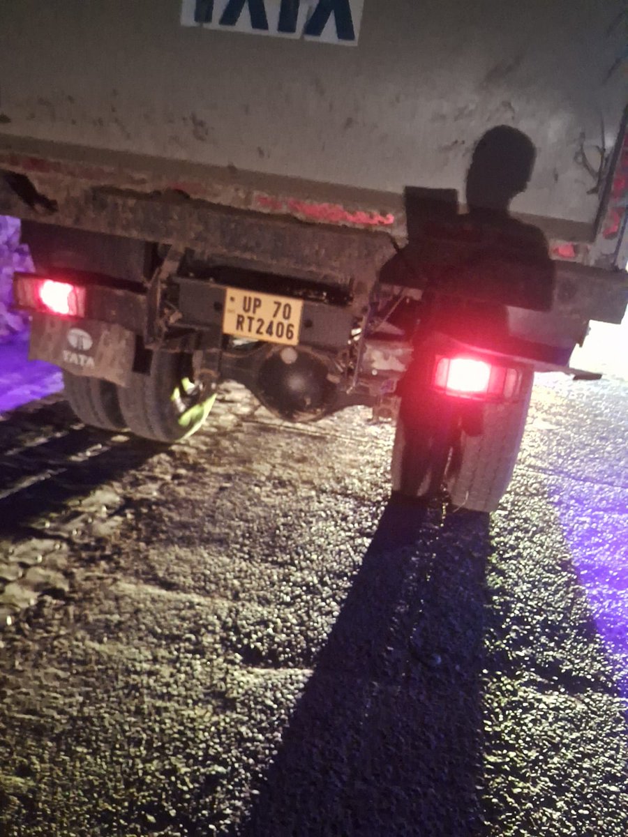 sawarnarmy01's tweet photo. #कौशाम्बी संदीपन घाट थाना क्षेत्र के पैगम्बरपुर गांव के पास पुलिस प्रशासन की मिली भगत से हो रहा है अवैध खनन, धड़ल्ले से चल रही जेसीबी, खनन माफियाओं के हौंसले बुलंद, प्रशासन की कार्यशैली पर ? @Uppolice @igrangealld @deo__kaushambi @kaushambipolice @ADGZonPrayagraj @UPGovt @dgpup https://t.co/vqXOlJDDSK
