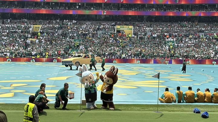PeopleArabic's tweet photo. خلال حفل افتتاح كأس العالم لكرة القدم، خطفت الدمية الصينية #لابوبو الشهيرة التابعة لشركة "بوب مارت" الأضواء بحضورها في هذا الحدث العالمي، لتصبح أول علامة تجارية صينية أصلية تشارك في افتتاح كأس العالم.
https://t.co/8Ai9qeKR3S https://t.co/5pTeKI5LXO