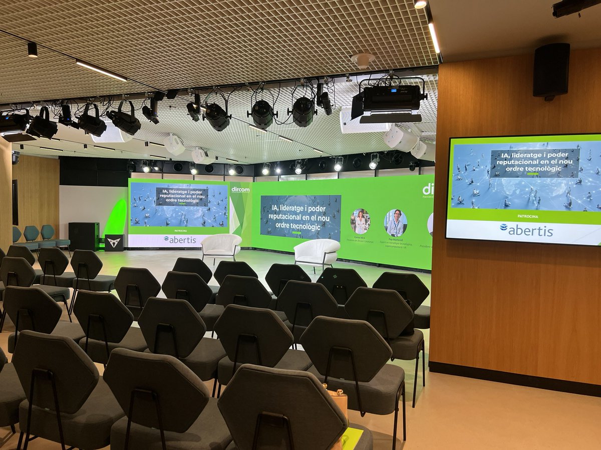 Dircomcat's tweet photo. Bon dia, tot a punt!☀️

Benvinguts a la masterclass de #Dircomcat: IA, lideratge i poder reputacional en el nou ordre tecnològic.

Avui reflexionarem sobre com la Intel·ligència Artificial està transformant el lideratge, la competitivitat, la presa de decisions i la reputació de les organitzacions, amb les visions expertes de @pepmartorell i @genisroca.

#IA #Lideratge #Reputació #TransformacióDigital