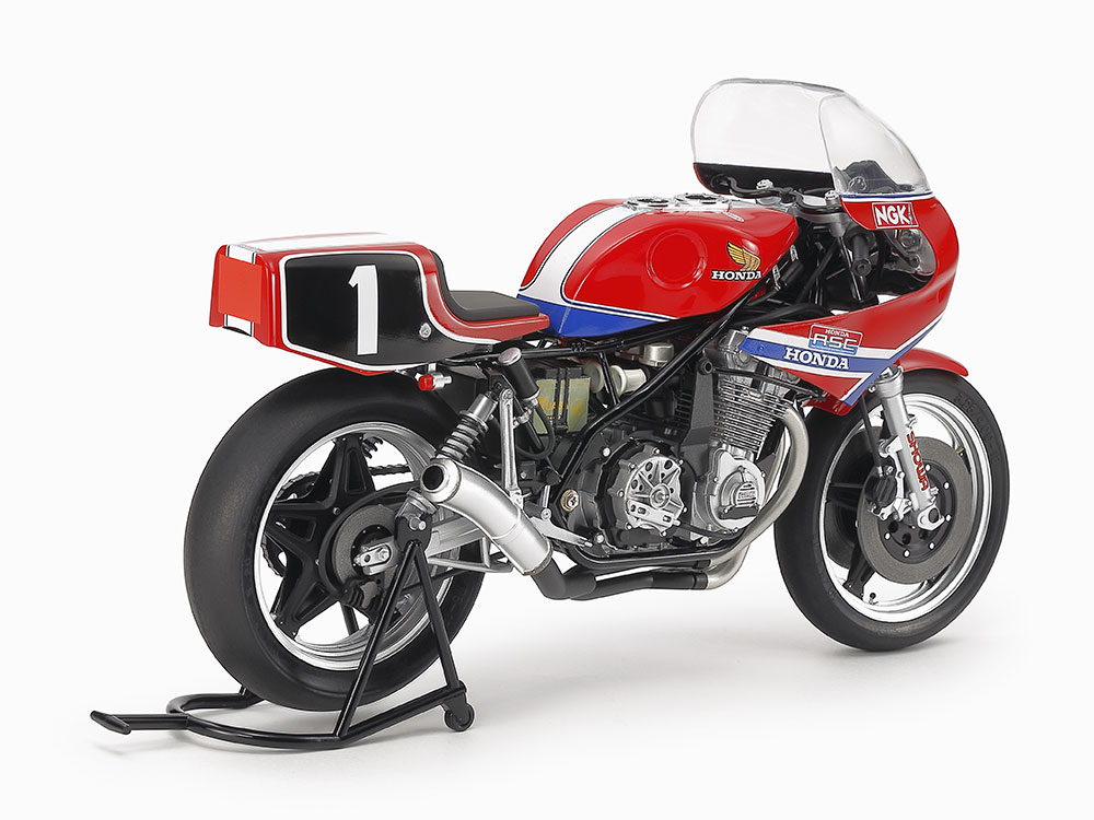 tamiya_plamodel's tweet photo. 【再販製品情報】 #タミヤ 1/12 オートバイシリーズ「Honda RS1000 耐久レーサー」2026年6月13日(土)ごろ発売。1980年に登場し世界耐久レース選手権でチャンピオンを獲得。1981年の鈴鹿8耐でも優勝を飾ったワークスマシンです。実車写真を掲載したリーフレットが付属します。  https://t.co/POMOOVMbzK https://t.co/b2i1nGVfwi