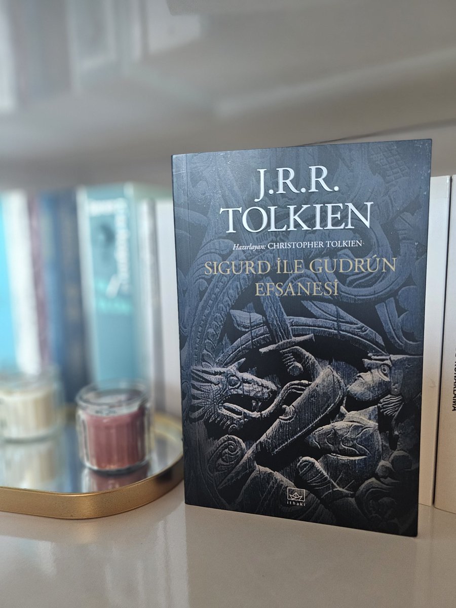 _ChaperonRougee's tweet photo. Güne hediyeyle başlamak... Hem de Tolkien 🫶🏻 https://t.co/mRTgGW0CF4