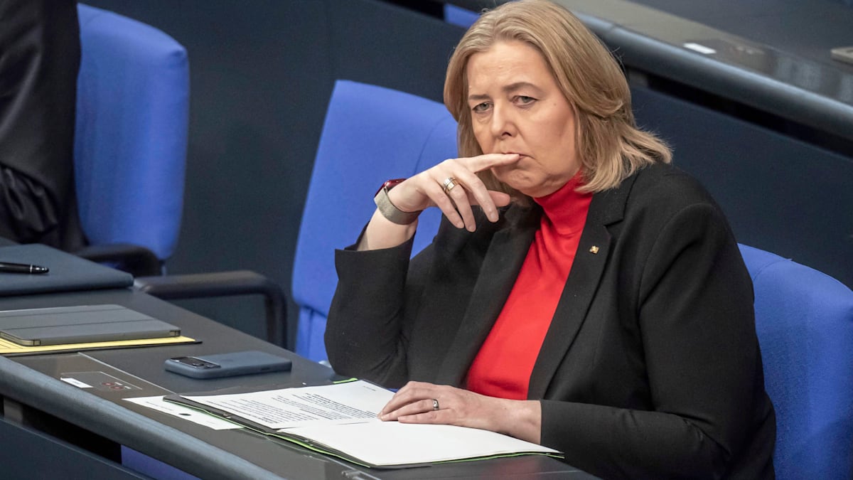 welt's tweet photo. AfD fordert Entlassung von Arbeitsministerin Bas ab – Bundestag lehnt Antrag ab https://t.co/Ay59kNkClX https://t.co/iUMSEPw6iE