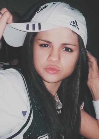 valleriieeya's tweet photo. She needs to stop explaining herself and just drop a selfie lol 😭 like I know deep down she dgaf https://t.co/Juh3FMWZpo