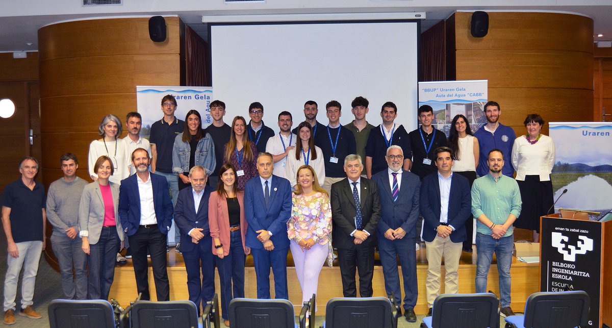 bbup_cabb's tweet photo. 👨🏽‍🎓💧Ayer se cerró el curso 25/26 del Aula del Agua "#CABB/BBUP" con la presentación de los trabajos de fin de grado y fin de master. 
🙏🏻Gracias a las alumnas y alumnos que habéis elegido el sector del agua como área de especialización. Gracias la Escuela de Ingeniería de #EHU https://t.co/tbwJw8oddl