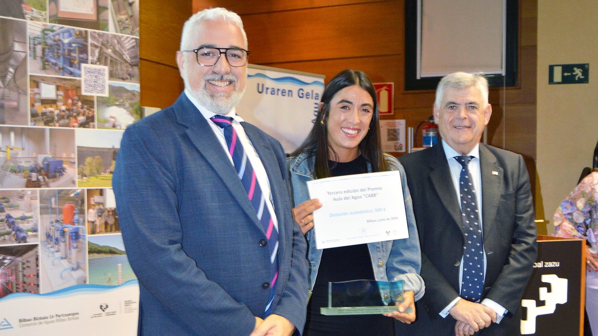 bbup_cabb's tweet photo. 👨🏽‍🎓💧Ayer se cerró el curso 25/26 del Aula del Agua "#CABB/BBUP" con la presentación de los trabajos de fin de grado y fin de master. 
🙏🏻Gracias a las alumnas y alumnos que habéis elegido el sector del agua como área de especialización. Gracias la Escuela de Ingeniería de #EHU https://t.co/tbwJw8oddl