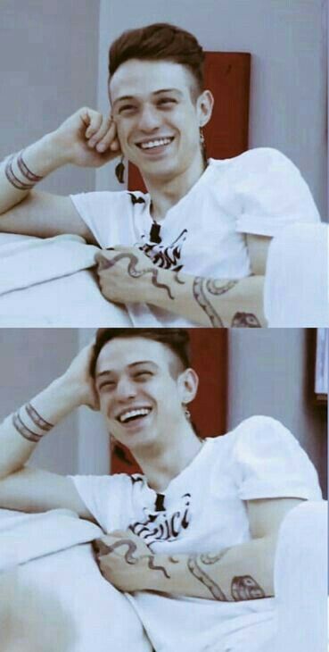 simona472's tweet photo. Irama rimarrai sempre il cucciolo di 10 anni fa è inutile che fai il duro!!!!! https://t.co/Ne07zzNZwg