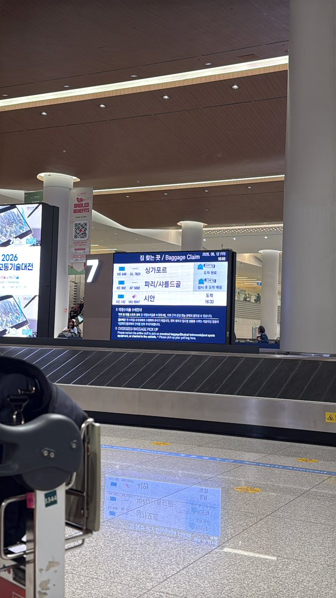 stbcoz0's tweet photo. De retour dans mon pays🇰🇷pour bangtan cette fois omg https://t.co/d8xiRJcSnq