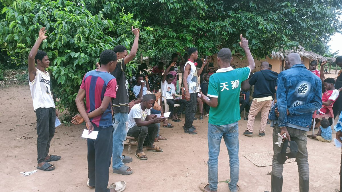 juniormvp2's tweet photo. By God's grace we are able to go into Yainelu village, 82 km away from Kisangani to preach the gospel of Jesus,
We went some of our church, we wanted to see the need and the urgency of bringing the gospel. We thank God for 25 Souls got saved.
#ChurchPlant
#mission
@EBbBaptisteRDC https://t.co/BtcLbcyqY6