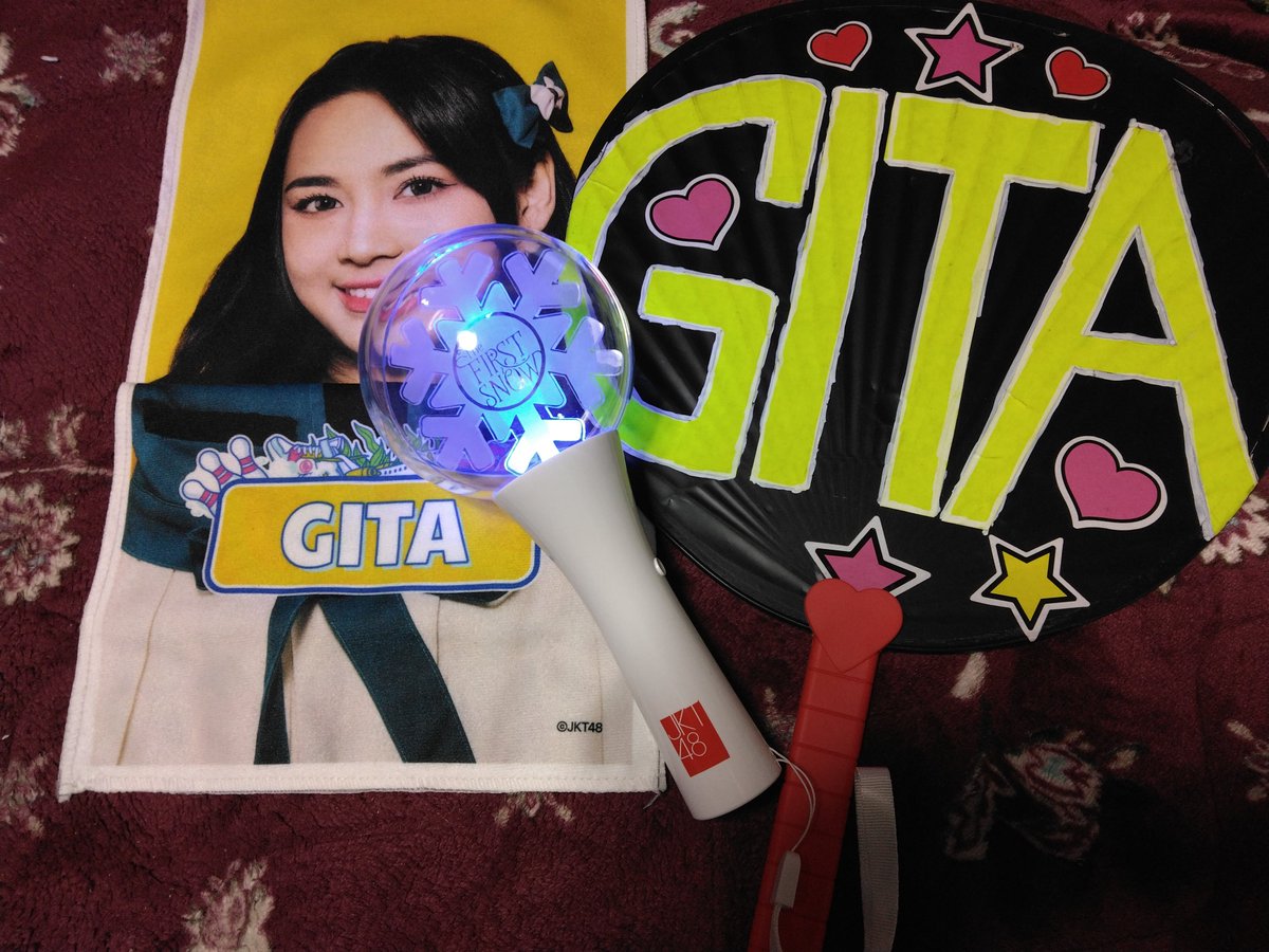 ike_p_'s tweet photo. JKT48のリクアワ会場でギタちゃん @A_GitaJKT48 やマーシャ @L_MarshaJKT48 達を応援するために半年ぶりに🇮🇩来ました🤗

出発直前にはAKB48劇場で「ここからだ」公演も観れたし、6月20日には八木愛月ちゃん @azuki_yagi0322 の握手券も買えたので、今月も充実したヲタ活が出来てて皆さんに感謝です🙏🤗 https://t.co/wopcNf350E