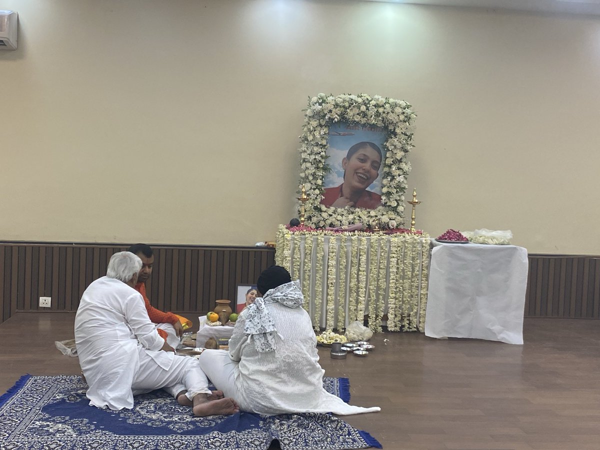 LarsonFernandes's tweet photo. First death anniversary, Pooja being held for AirIndia air hostess Saineeta . https://t.co/DmFrHQv2QY