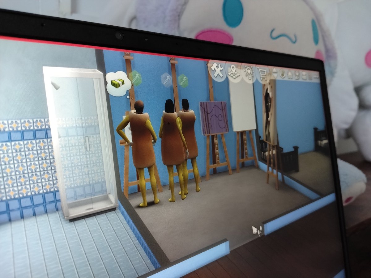Paroniod's tweet photo. @Chiches_ ves lo que has provocado?? Ahora mi novia ha hecho su propio club de Pringados en los Sims, que le pintan cuadros y le limpian la casa!!... Ahora está jugando como una campeona! https://t.co/nlAJqyR9Hf