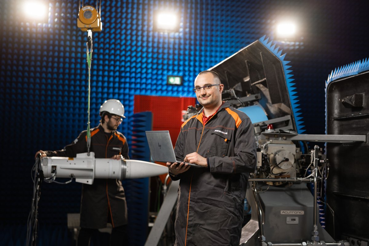 AlexXplore's tweet photo. 🇫🇷🇬🇧🇮🇹  MBDA annonce la création d’une usine géante près d’Orléans pour fabriquer des éléments mécaniques.    

🏭 Deux fois plus grande que le site historique de Bourges, cette nouvelle usine s’étendra sur environ 40 hectares dans le Loiret (Ormes).    

📅 Dès début 2027, la production démarrera dans un bâtiment existant, avec une pleine capacité industrielle prévue pour 2030.    

💰 Pour multiplier par six sa production de missiles en France d’ici 2030, MBDA investit plusieurs centaines de millions d’euros face à la forte demande.    

👷 Plusieurs centaines d’emplois qualifiés seront créés, renforçant l’industrie de défense et la souveraineté européenne dans un contexte de réarmement.

https://t.co/lj5YKBCgeo