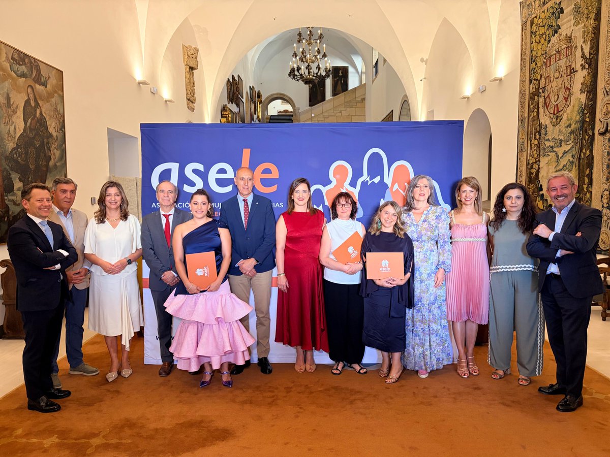 unileon's tweet photo. Hoy celebramos junto a ASELE siete años impulsando una red de mujeres que emprenden, dirigen, innovan y transforman la realidad de nuestra tierra.

💜 Desde la ULE creemos en el poder de las alianzas, en la igualdad de oportunidades y en la importancia de seguir construyendo. https://t.co/FNL8ALCMWj