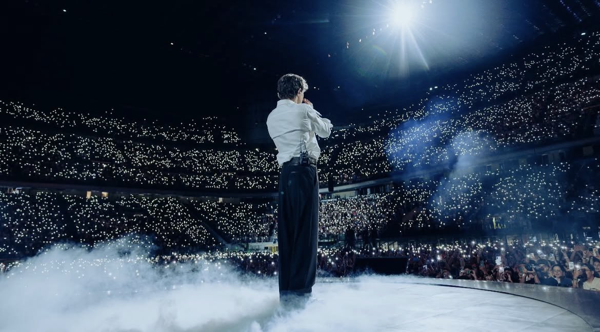 maryxlentamente's tweet photo. “non l’ho mai fatto per i soldi ma per rimanere”

Questa ne è la prova,
il palco per te è casa 
e le tue persone le sue mura.🤍 https://t.co/g6qv3rCk7m