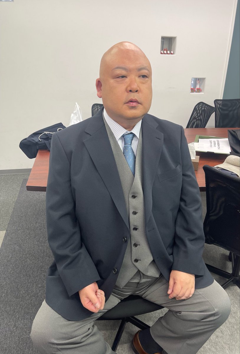Syouda_Boy's tweet photo. メイクさん、この後予定があるのですが
ヘアメイク1時間くらいで終わりますか？ https://t.co/n6wqibIv34