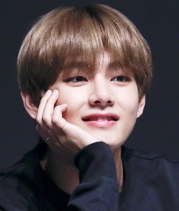 thvismuse's tweet photo. 22 yrs old                                   30 yrs old
Taehyung                                   Taehyung

HE LOOKS THE SAME? HOW TF??😭😭 https://t.co/ukPLhxj7Be