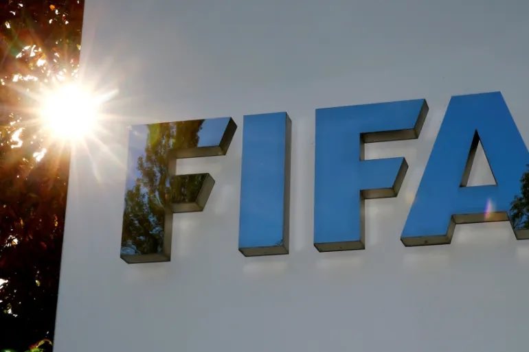 MickyJnr__'s tweet photo. FIFA wants every player’s contract to include a fixed “buyout price” 🚨👀

𝐓𝐡𝐚𝐭 𝐦𝐞𝐚𝐧𝐬:

⏺️ A club must agree a set amount of money that another club can pay to sign the player.

⏺️ If another club pays that amount, the player can leave and no long negotiations needed.

⏺️ This used to be common mainly in Spain, but now it would apply everywhere.

So basically, every player will now have a clear price tag written into their contract for transfers.

𝐄𝐱𝐚𝐦𝐩𝐥𝐞:
If a player has a $100 million release clause, any club that pays $100 million can sign him/her  immediately.

𝐃𝐨 𝐲𝐨𝐮 𝐚𝐠𝐫𝐞𝐞 𝐰𝐢𝐭𝐡 𝐅𝐈𝐅𝐀 𝐨𝐧 𝐭𝐡𝐢𝐬? 

#AfricanFootball